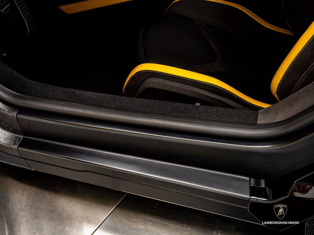 2024 Lamborghini Revuelto Base - Photo 31