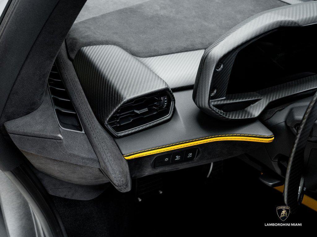 2024 Lamborghini Revuelto Base - Photo 35