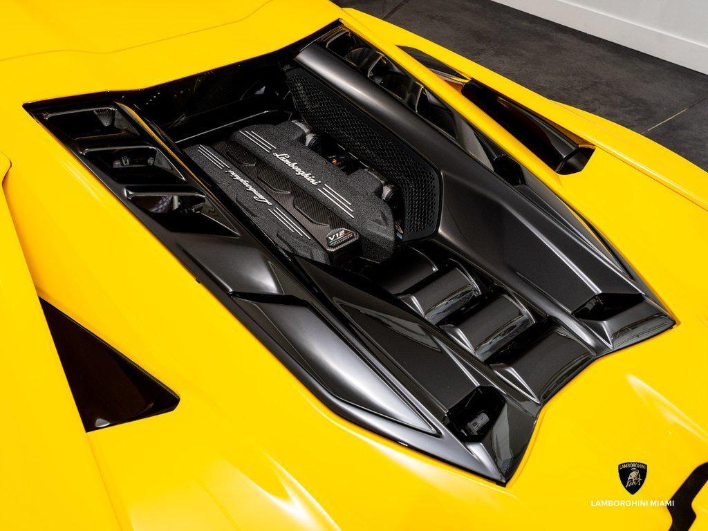 2024 Lamborghini Revuelto Base - Photo 18