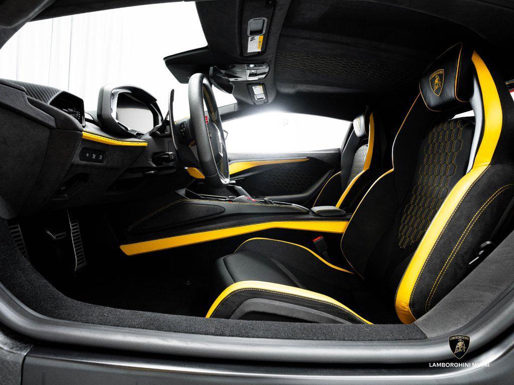 2024 Lamborghini Revuelto Base - Photo 32