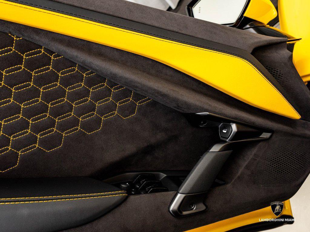 2024 Lamborghini Revuelto Base - Photo 42