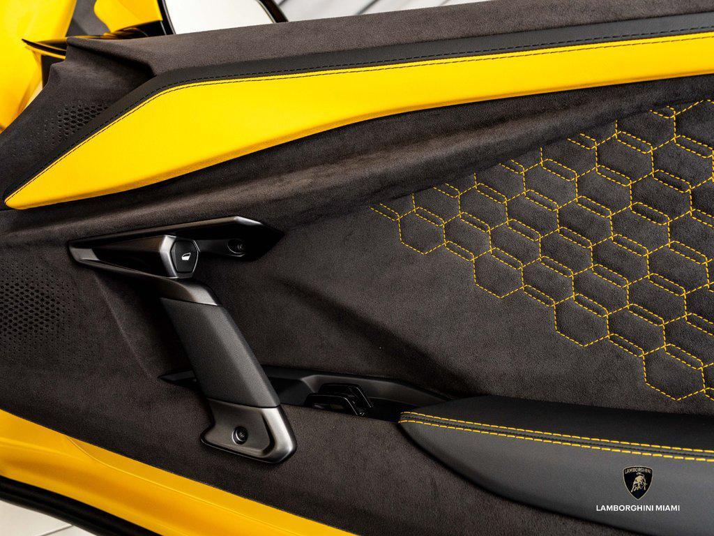 2024 Lamborghini Revuelto Base - Photo 30