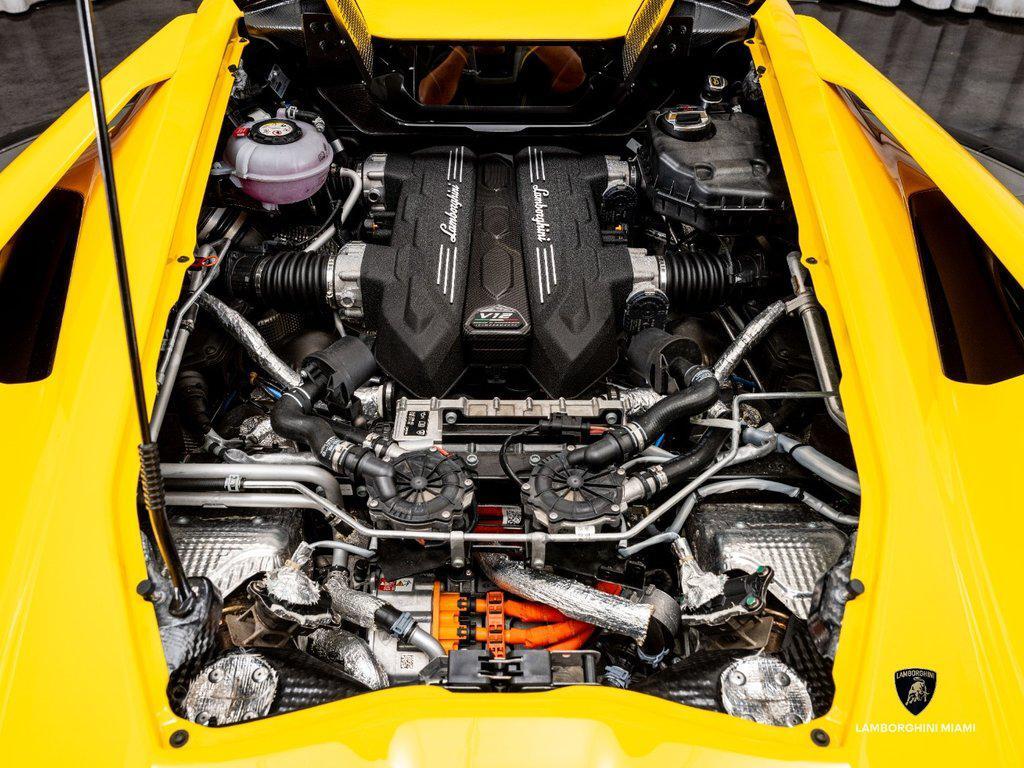 2024 Lamborghini Revuelto Base - Photo 19