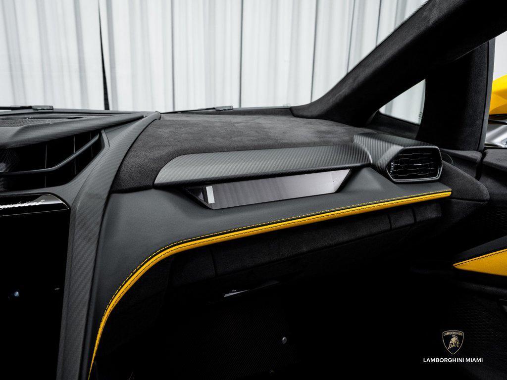 2024 Lamborghini Revuelto Base - Photo 40