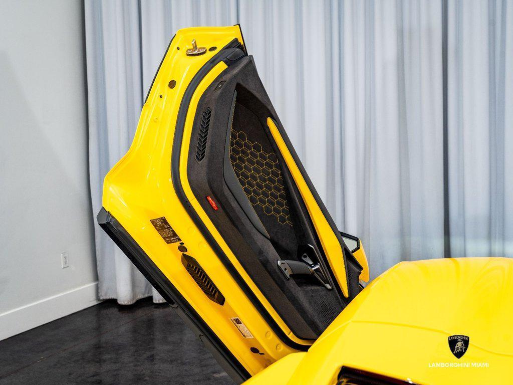 2024 Lamborghini Revuelto Base - Photo 29