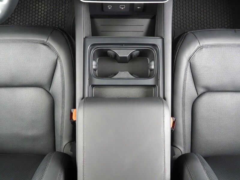 2024 Land Rover Defender 110 P300 S *PANO MOONROOF, NAVIGATION, ADAPTIVE CRUISE, 360 VIEW CAMERAS, SAFETY ALERTS, CLIMATE SEATS, HEATED STEERING, AIR SUSPENSION, 20 INCH WHEELS, MERIDIAN AUDIO, APPLE & ANDROID Round Rock TX