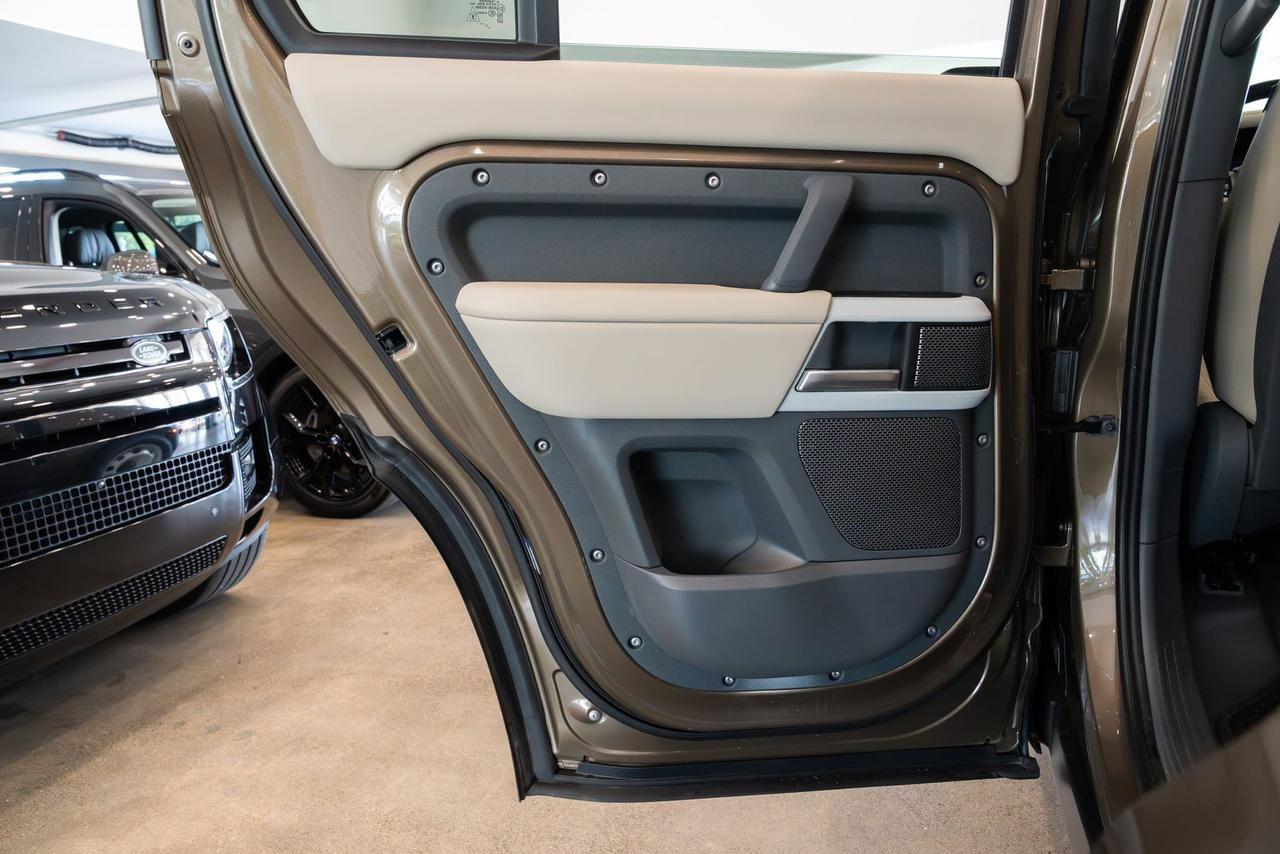 2024 Land Rover Defender 110 S Gladstone OR