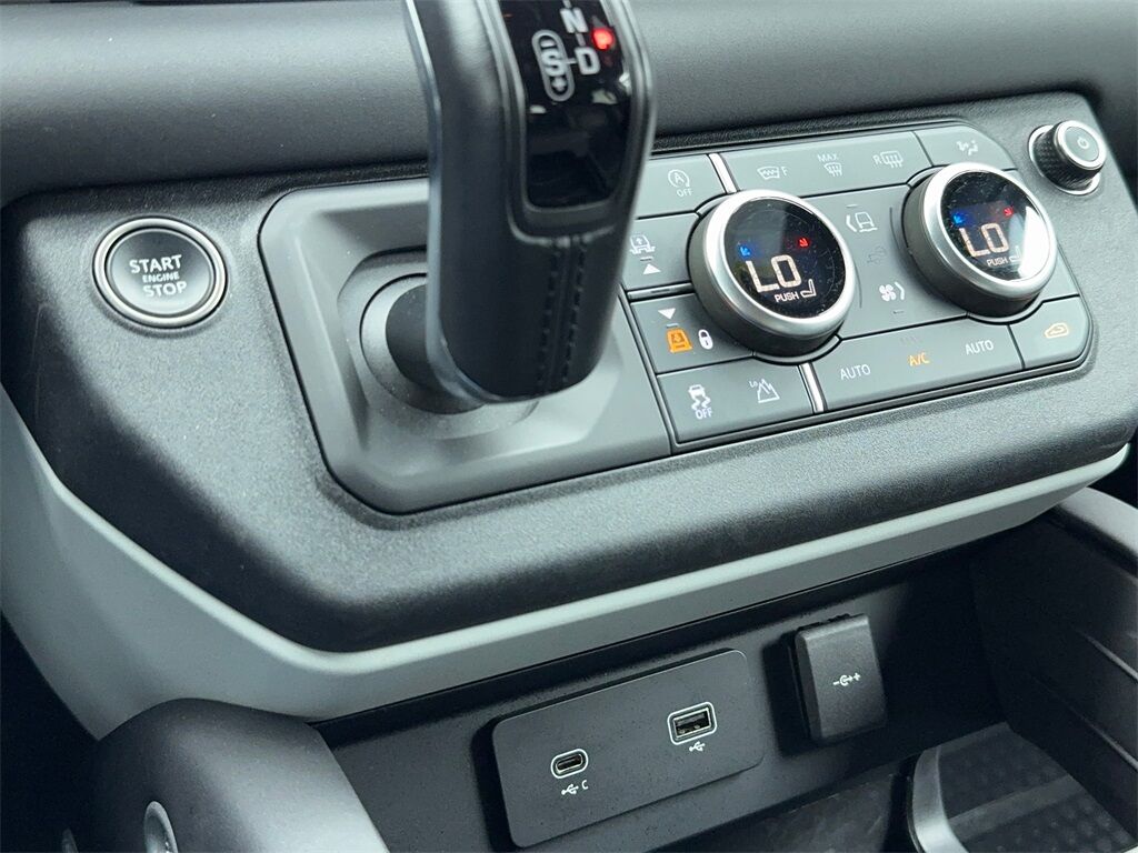 2024 Land Rover Defender 110 S NAV,CAM,PANO,HTD STS,BLIND SPOT,20&quot; WLS Plano TX