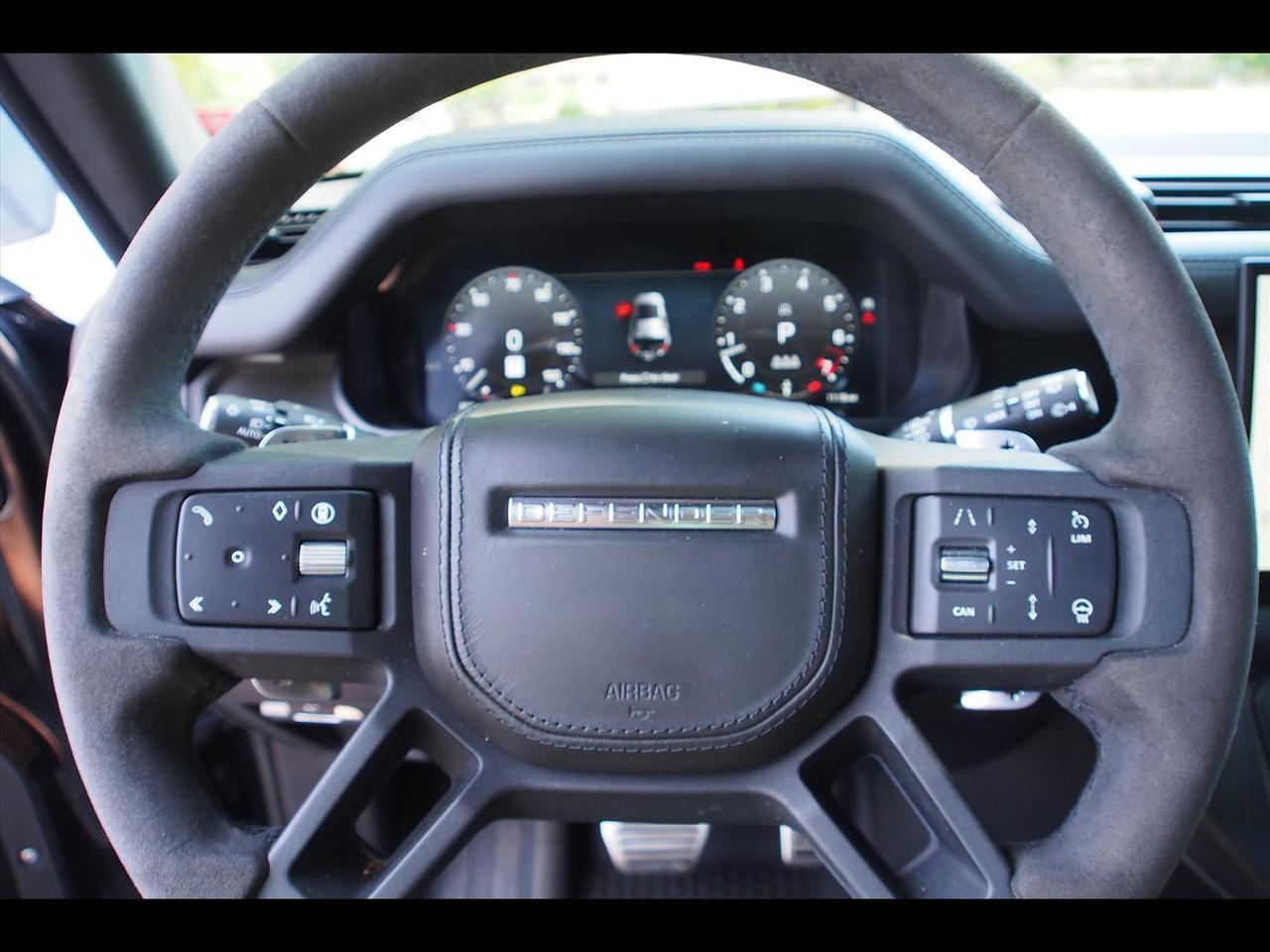 2024 Land Rover Defender 110 V8 P525