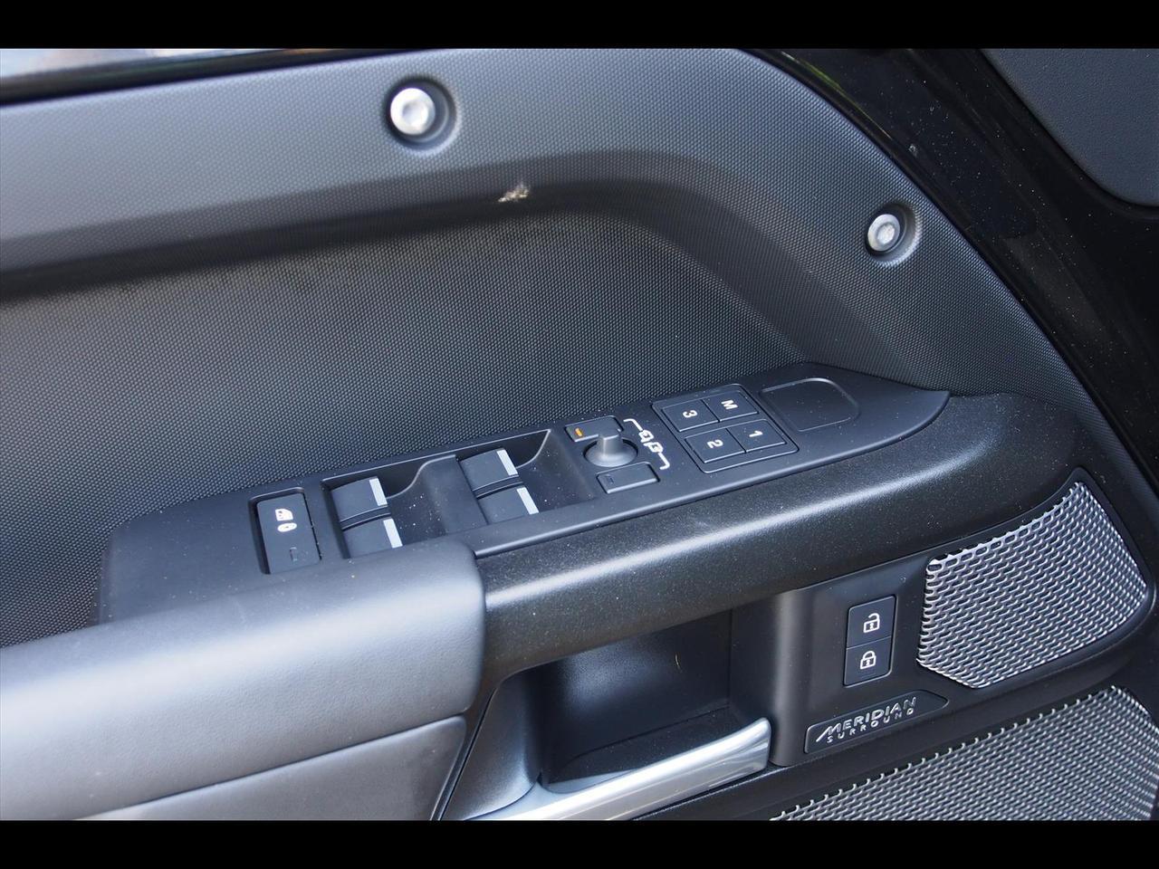 2024 Land Rover Defender 110 V8 P525