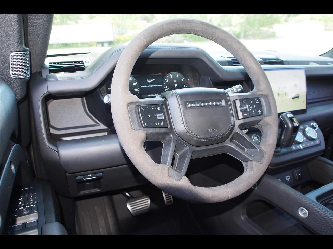 2024 Land Rover Defender 110 V8 P525