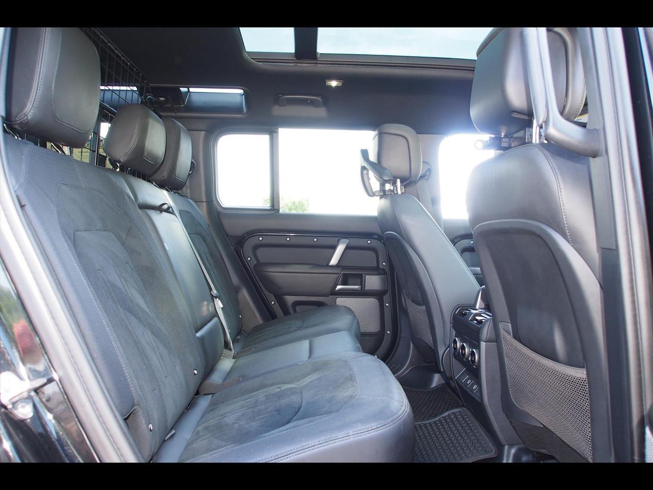 2024 Land Rover Defender 110 V8 P525