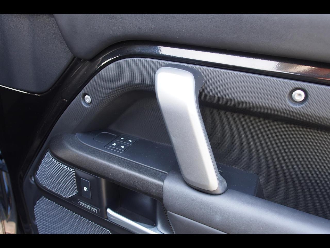 2024 Land Rover Defender 110 V8 P525