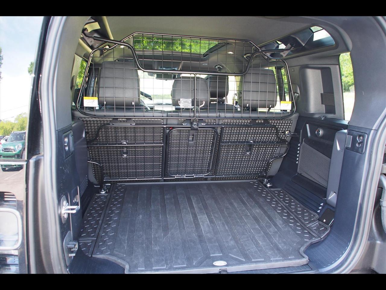2024 Land Rover Defender 110 V8 P525
