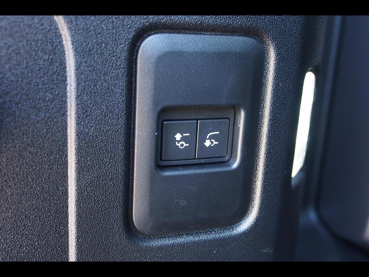 2024 Land Rover Defender 110 V8 P525