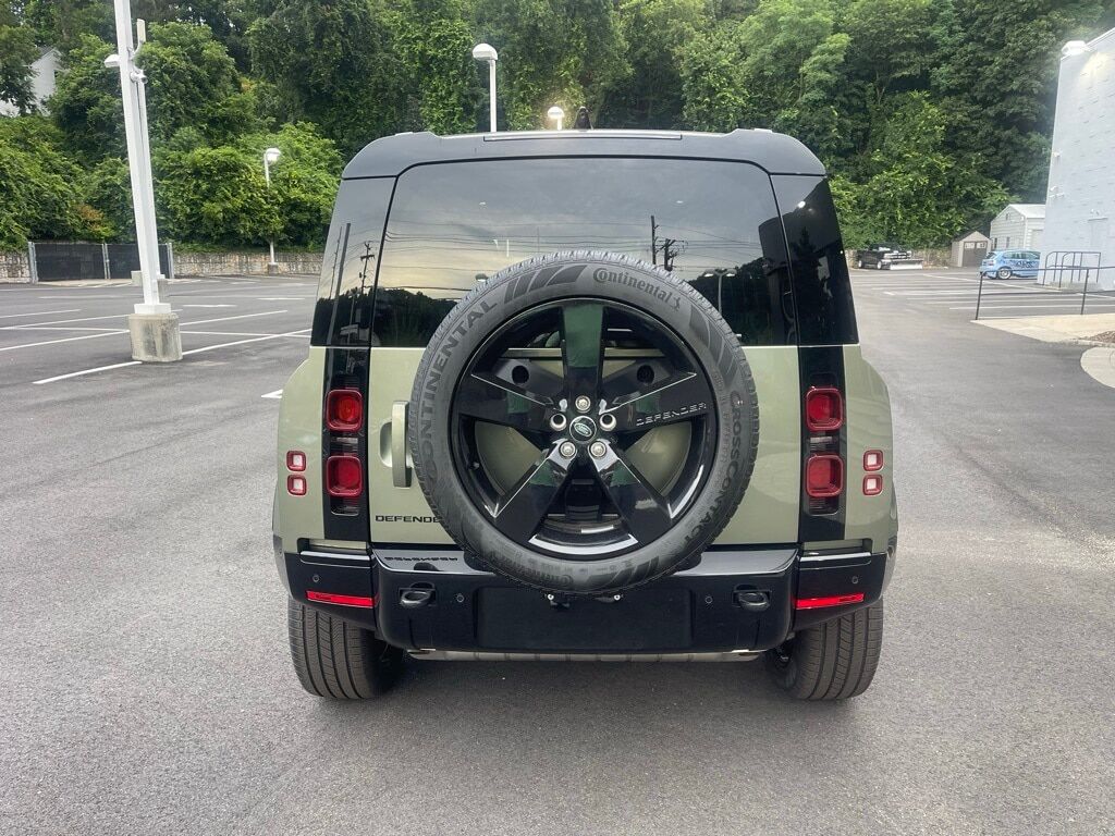 2024 Land Rover Defender 110 X-Dynamic SE Orange MA
