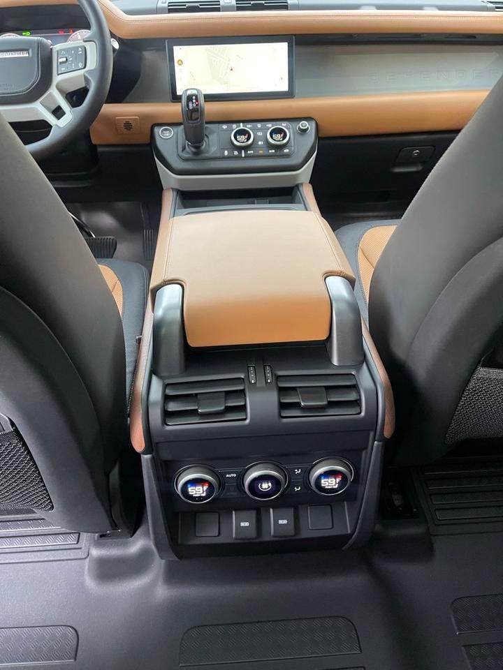 2024 Land Rover Defender 110 X-Dynamic SE Orange MA
