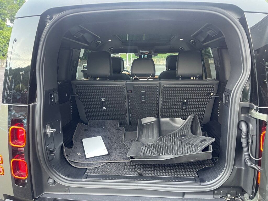 2024 Land Rover Defender 110 X-Dynamic SE Orange MA