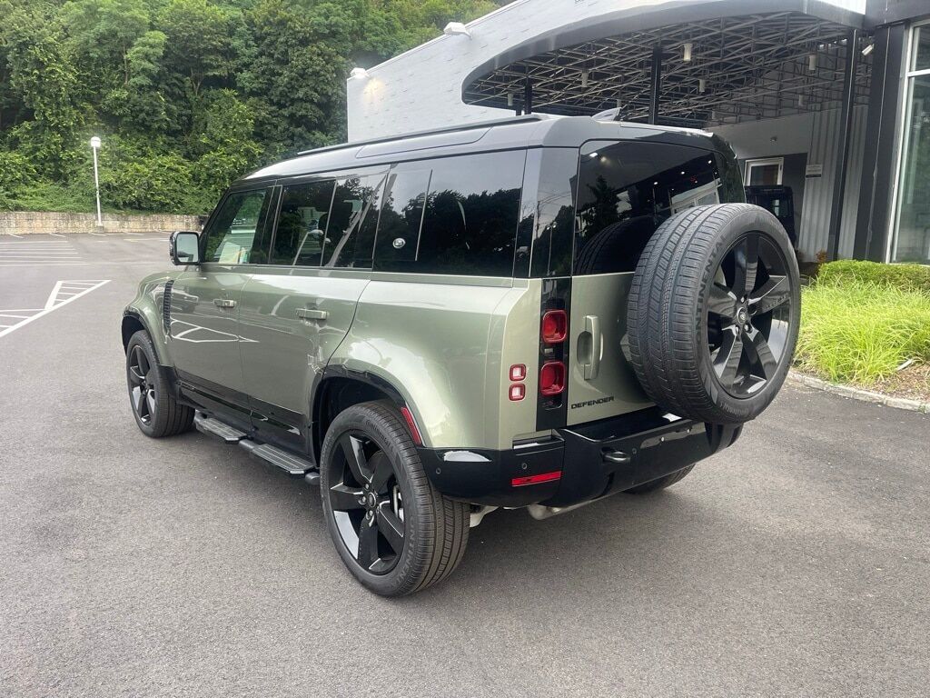 2024 Land Rover Defender 110 X-Dynamic SE Orange MA