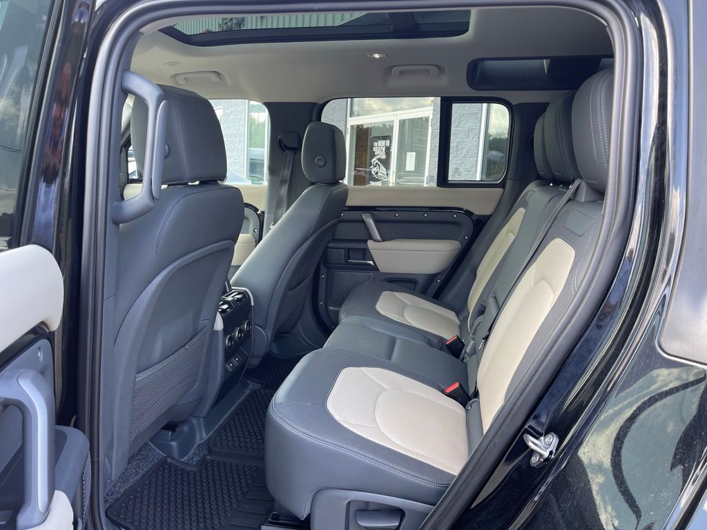 2024 Land Rover Defender 110 X-Dynamic SE Orange MA