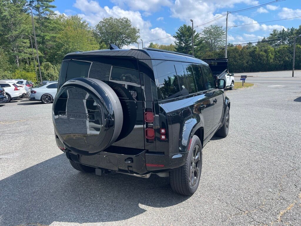 2024 Land Rover Defender 110 X-Dynamic SE Orange MA