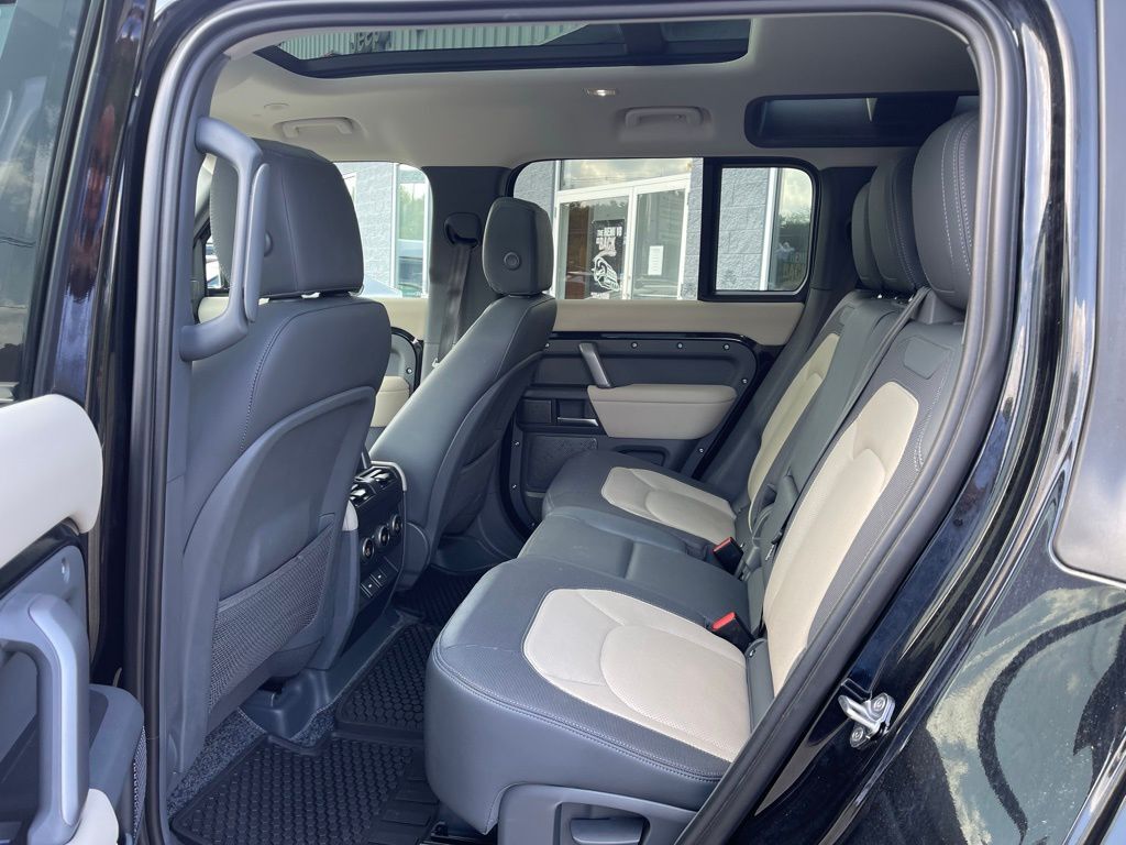 2024 Land Rover Defender 110 X-Dynamic SE Orange MA