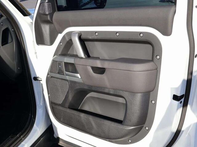 2024 Land Rover Defender 110 X-Dynamic SE Oshkosh WI 2024 Land Rover Defender 110 X-Dynamic SE Oshkosh WI