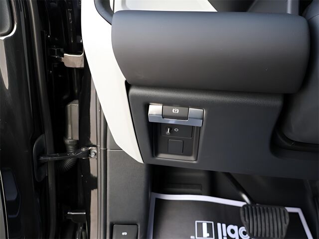 2024 Land Rover Defender 110 X-Dynamic SE Oshkosh WI 2024 Land Rover Defender 110 X-Dynamic SE Oshkosh WI