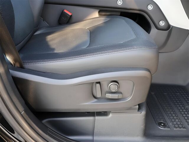 2024 Land Rover Defender 110 X-Dynamic SE Oshkosh WI 2024 Land Rover Defender 110 X-Dynamic SE Oshkosh WI