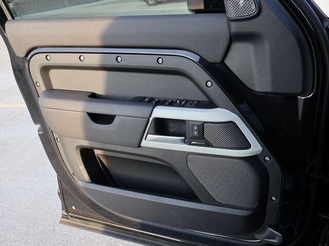 2024 Land Rover Defender 110 X-Dynamic SE Oshkosh WI 2024 Land Rover Defender 110 X-Dynamic SE Oshkosh WI