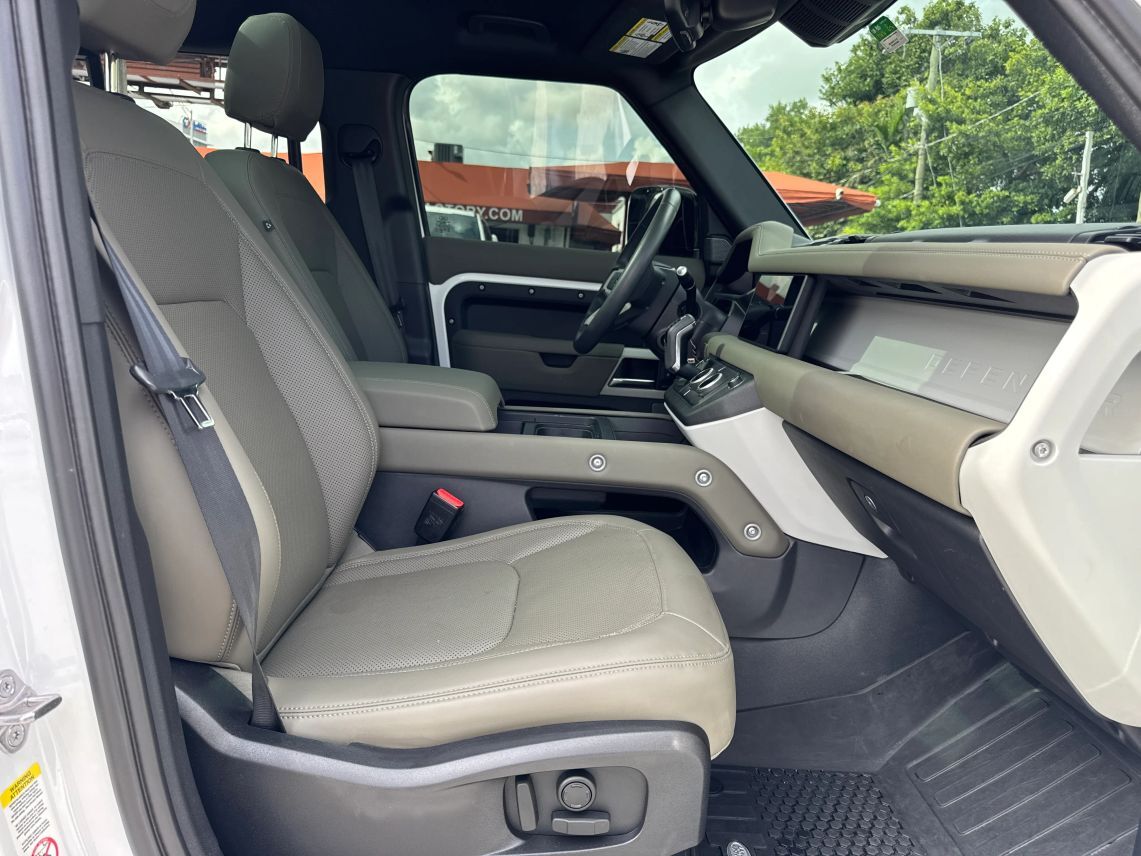 2024 Land Rover Defender 110 X-Dynamic SE Sport Utility 4D