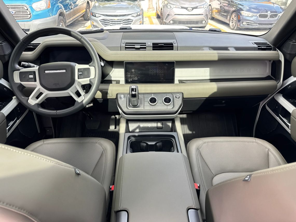 2024 Land Rover Defender 110 X-Dynamic SE Sport Utility 4D