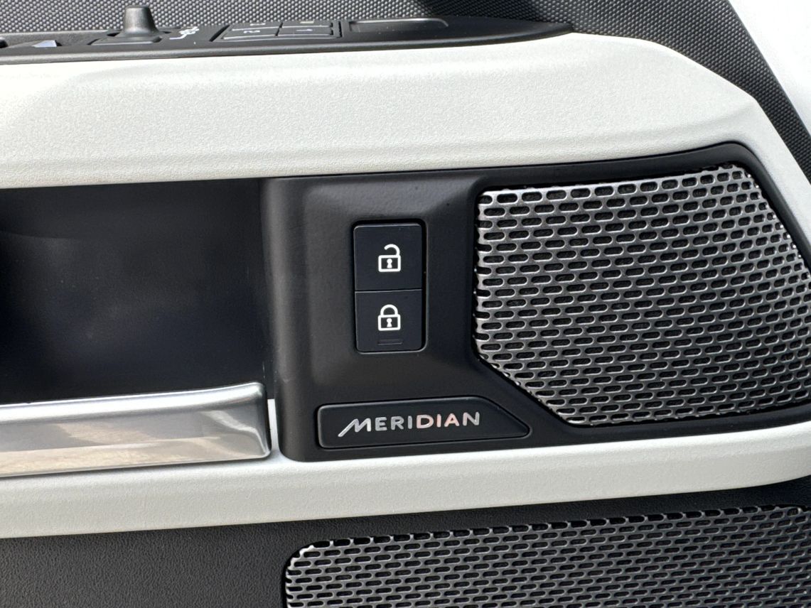 2024 Land Rover Defender 110 X-Dynamic SE Sport Utility 4D