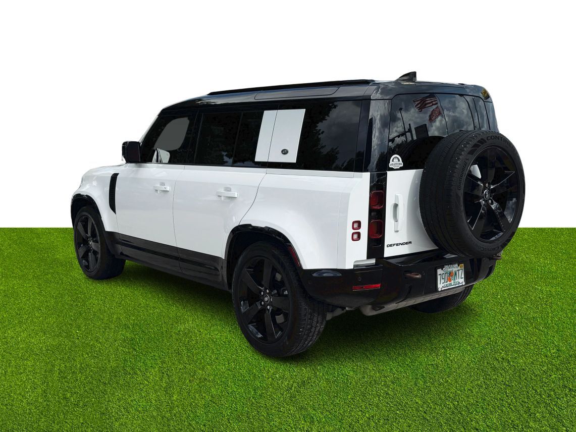 2024 Land Rover Defender 110 X-Dynamic SE Sport Utility 4D