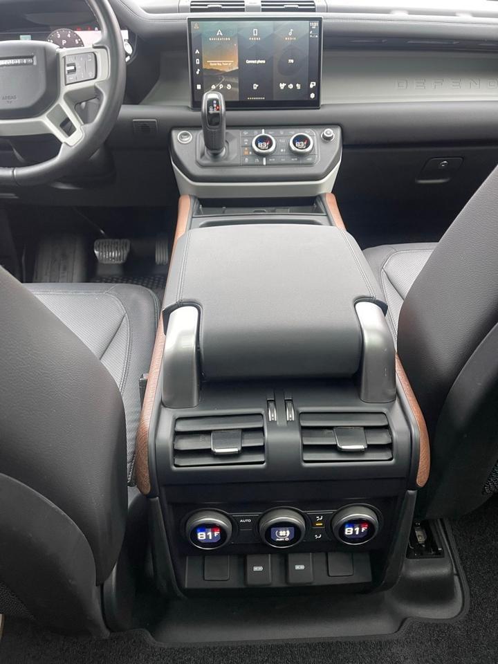 2024 Land Rover Defender 130 X-Dynamic SE Orange MA