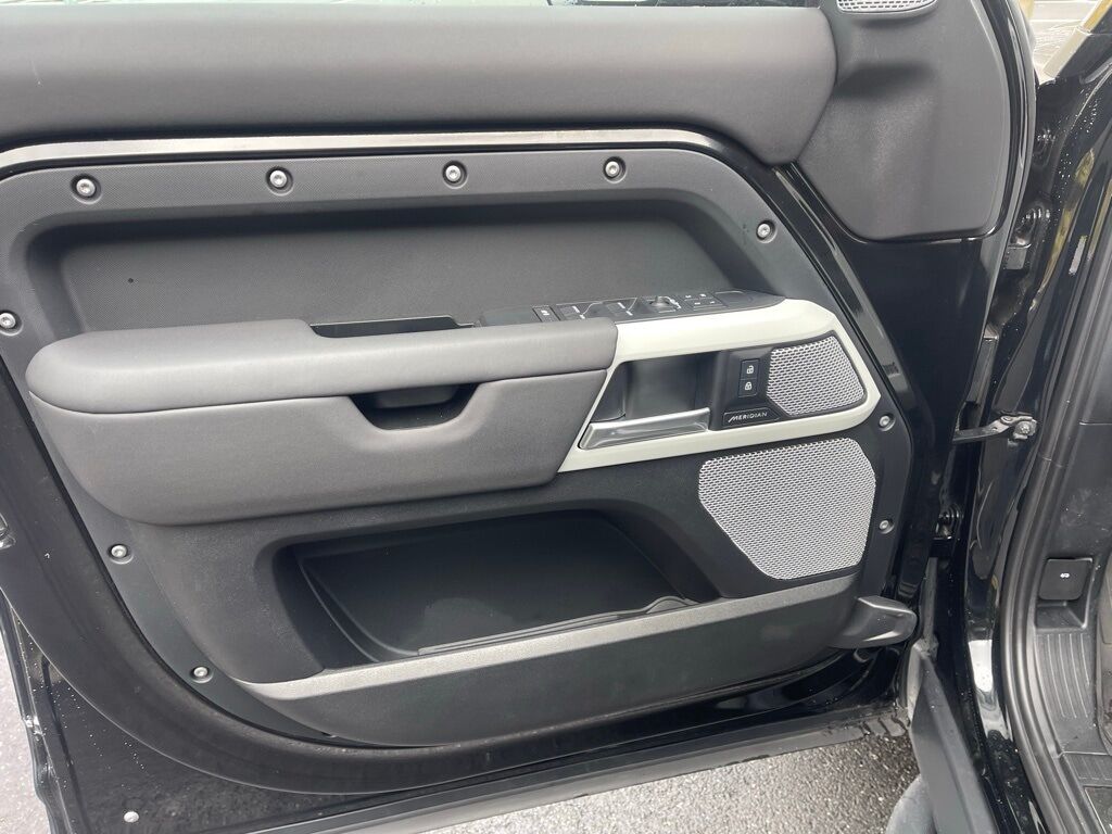 2024 Land Rover Defender 130 X-Dynamic SE Orange MA