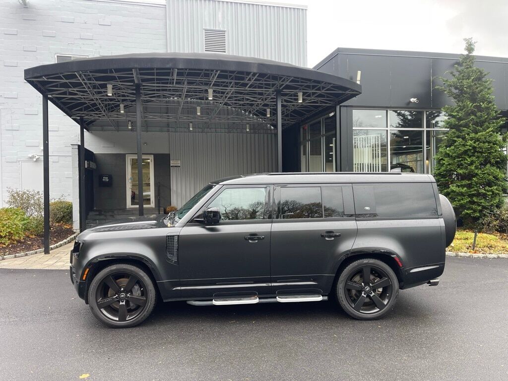 2024 Land Rover Defender 130 X-Dynamic SE Orange MA