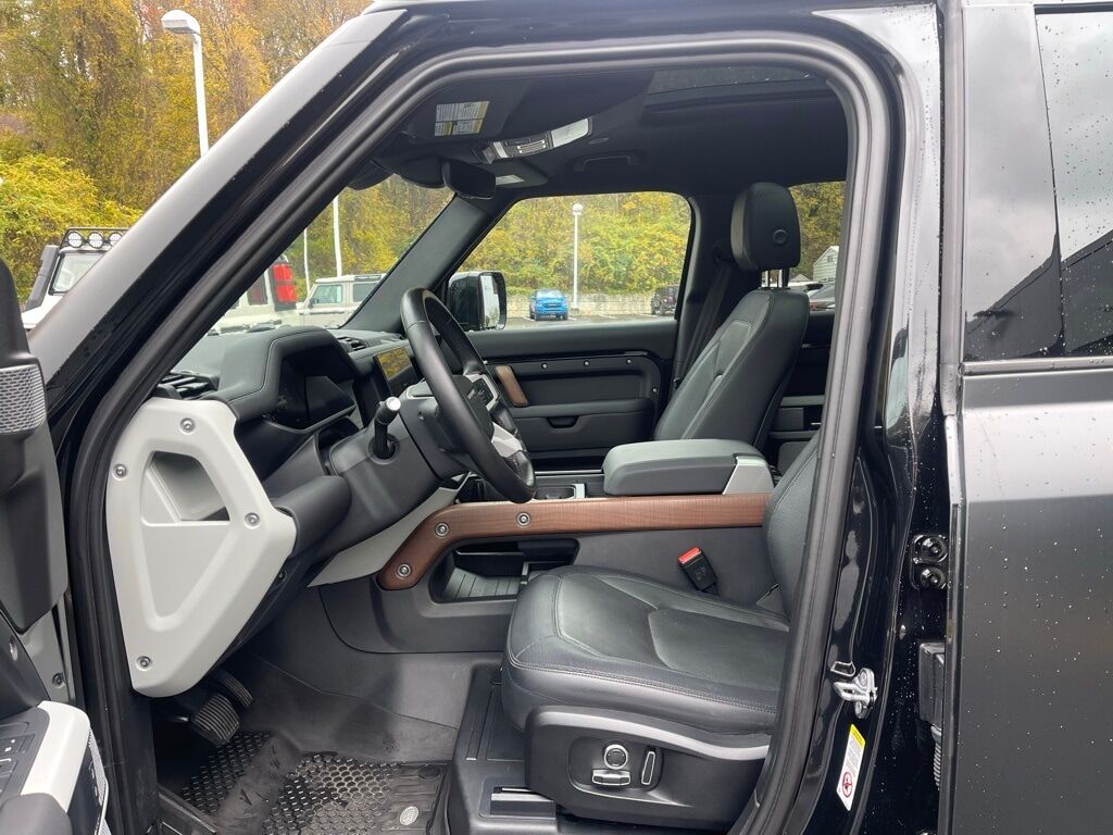 2024 Land Rover Defender 130 X-Dynamic SE Orange MA