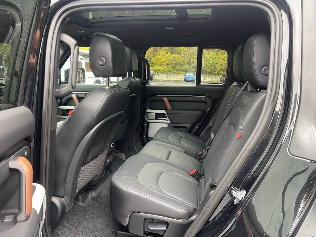 2024 Land Rover Defender 130 X-Dynamic SE Orange MA