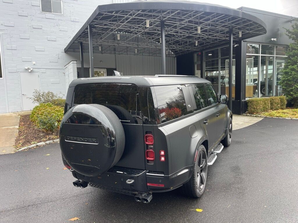 2024 Land Rover Defender 130 X-Dynamic SE Orange MA