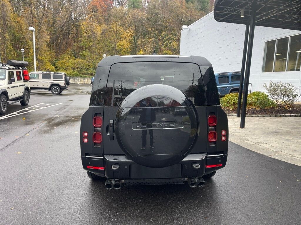 2024 Land Rover Defender 130 X-Dynamic SE Orange MA