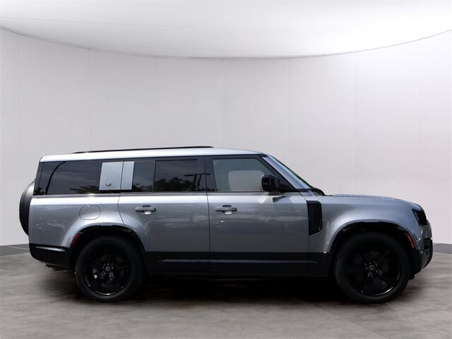 2024 Land Rover Defender 130 X-Dynamic SE Oshkosh WI