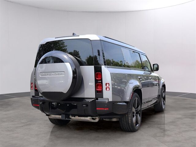 2024 Land Rover Defender 130 X-Dynamic SE Oshkosh WI