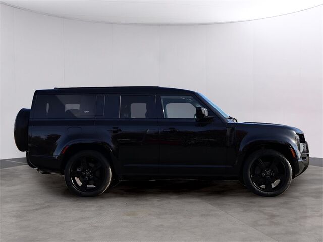 2024 Land Rover Defender 130 X-Dynamic SE Oshkosh WI