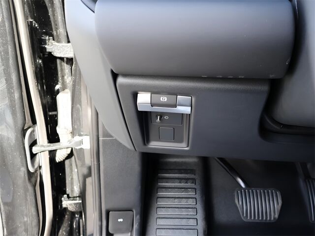 2024 Land Rover Defender 130 X-Dynamic SE Oshkosh WI