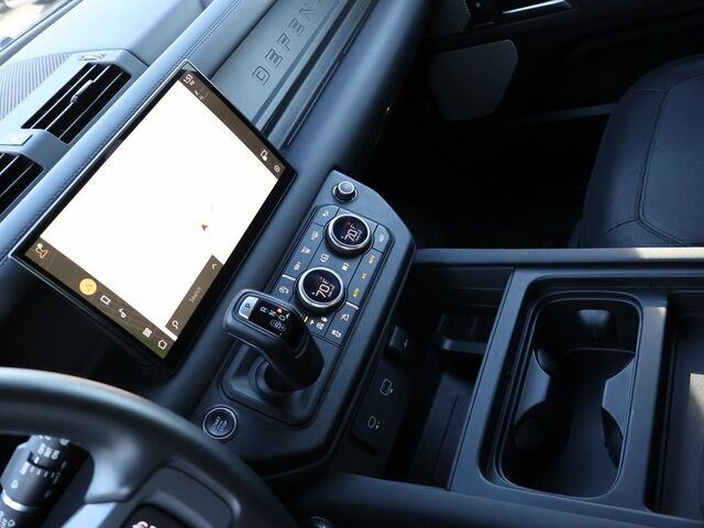 2024 Land Rover Defender 130 X-Dynamic SE Oshkosh WI