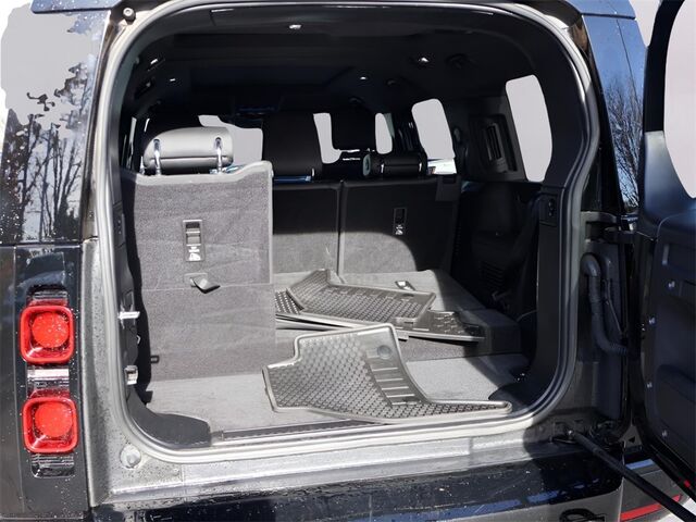 2024 Land Rover Defender 130 X-Dynamic SE Oshkosh WI