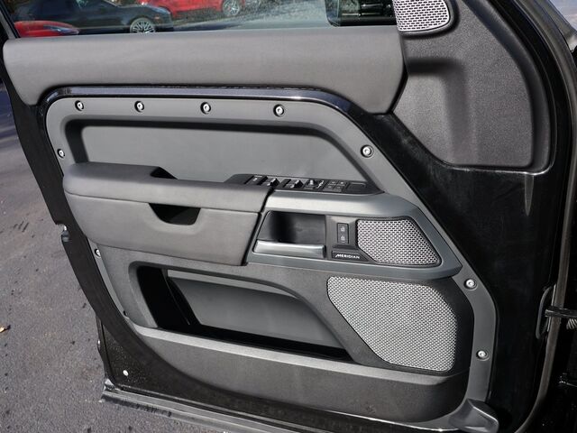 2024 Land Rover Defender 130 X-Dynamic SE Oshkosh WI