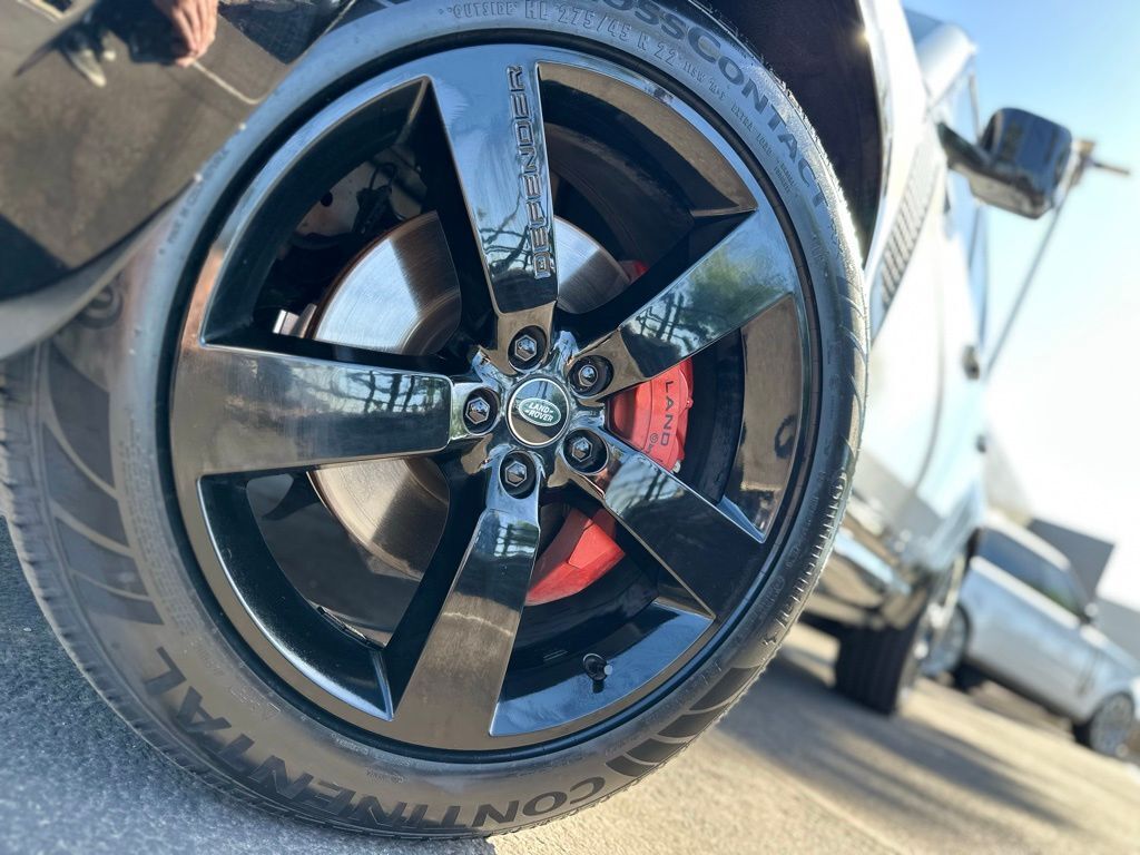 2024 Land Rover Defender 130 X-Dynamic SE