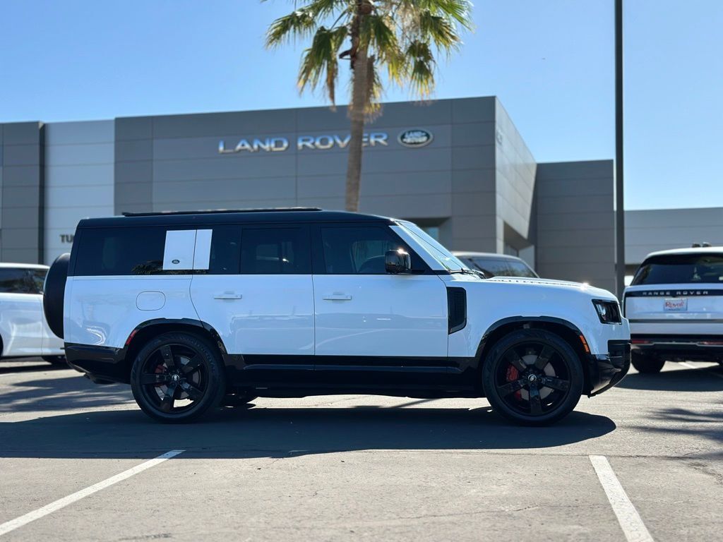 2024 Land Rover Defender 130 X-Dynamic SE